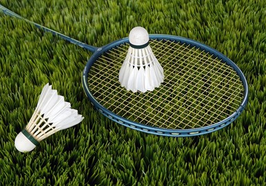 Online forhandler af badmintontøj og badmintontasker i høj kvalitet