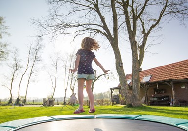 Find trampoliner og mooncars til gode priser hos JE-BO Legetøj