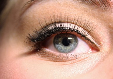 Køb en neglefil i god kvalitet eller få lavet smukke eyelash extensions i Kolding hos NR Kosmetik