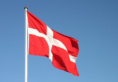 Køb sørøverflag og håndflag til særlige lejligheder på langkilde-flagfabrik.dk