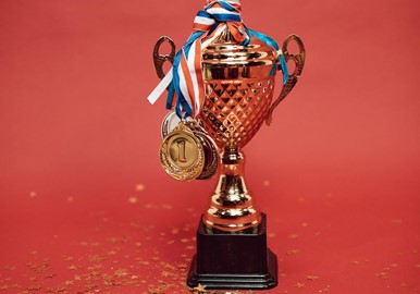 Find de helt rigtige håndbold pokaler hos BR Roset